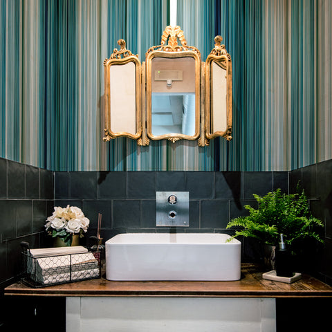 Carta da parati Blue stripes - bagno