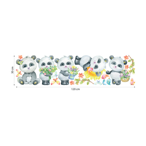 Dolci panda nella foresta