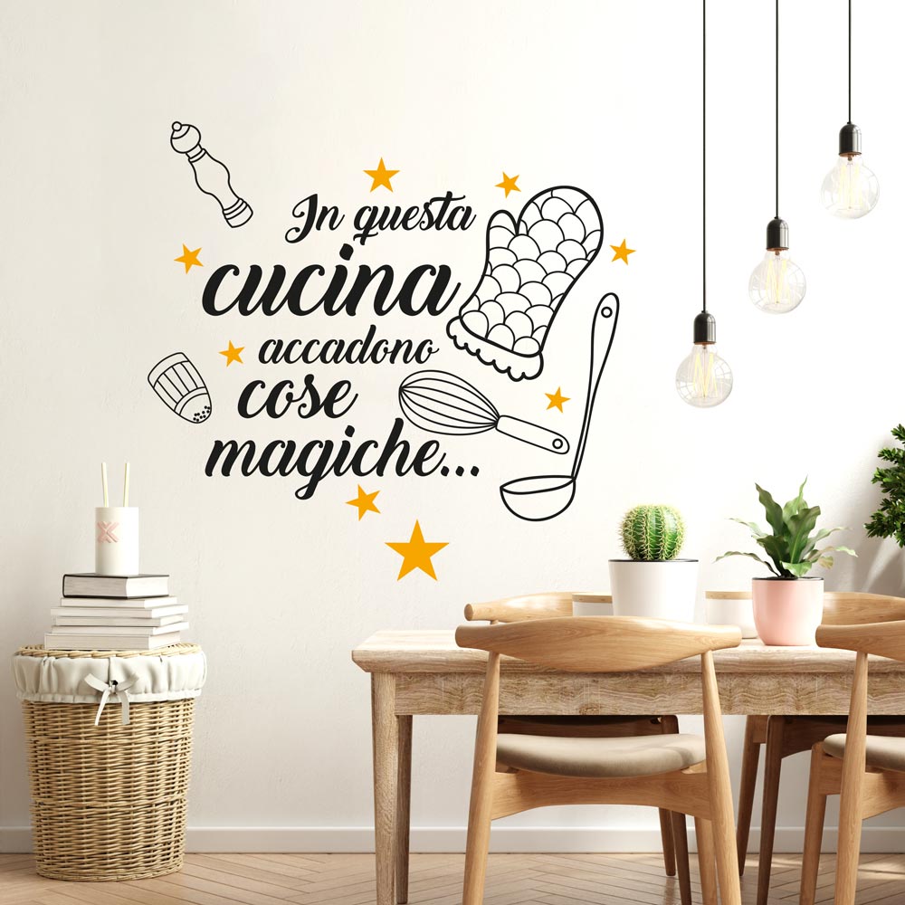 Adesivi Murali Cucina in questa cucina accadono cose magiche Frasi scritte  italiano wall stickers kitchen decorazione casa adesivi da parete adesivo  muro citazioni decorazioni da muro Stickerdesign
